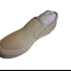 New Cozy Island Women"s Slip-On Loafers. Size 9